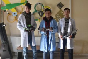 Teknoloji meraklısı öğrenciler drone yarışmasına hazırlanıyor