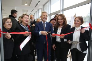 CHP Bursa Nilüfer Belediye Başkan Adayı Erdem, 'Martın Sonu Bahar' sergisini açtı&nbsp;