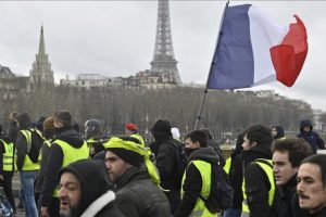 Fransa'dan sarı yeleklilerin gösterilerine ilişkin eylem planı