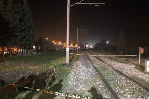 Trenin çarptığı liseli, ağır yaralandı