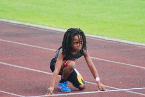 Usain Bolt'un varisi minik atlet, 100 metreyi 13 saniyede koştu