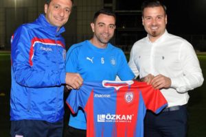 Xavi'ye Altınordu forması hediye edildi!