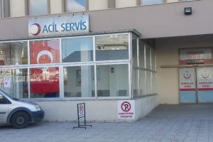 &Ouml;ğrenci servisleri &ccedil;arpıştı: Yaralılar var