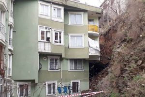 Toprak kaydı! 4 daire m&uuml;h&uuml;rlendi