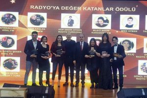 "Engelsiz Mikrofon Radyo &Ouml;d&uuml;lleri" sahiplerini buldu