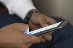 U&ccedil;akta cep telefonunu kapatmayana 2 bin 124 TL ceza
