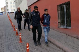 PKK/PYD ş&uuml;phelisi 2 Suriyeli adliyede