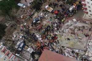 Kartal'da &ccedil;&ouml;ken binayla ilgili 2 kişi tutuklandı