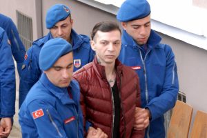 Eşini d&ouml;ner bı&ccedil;ağıyla yaralayan sanığa 16 yıl 9 ay hapis