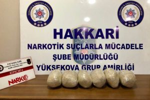 Ağacın dibine bırakılan poşetten 6 kilo eroin &ccedil;ıktı