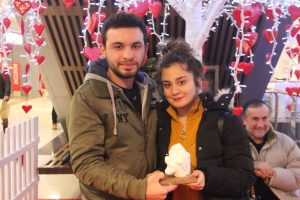 Sevgililer G&uuml;n&uuml;'ne &ouml;zel "el heykeli" etkinliği