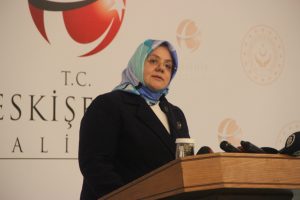 Bakan Sel&ccedil;uk, engelli ve aileleri ile buluştu