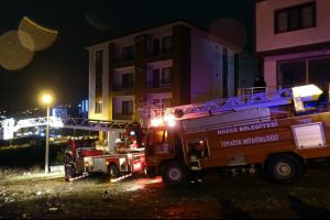 'Sevgililer G&uuml;n&uuml;' hazırlığı yapan 2 gen&ccedil;, yangın &ccedil;ıkardı
