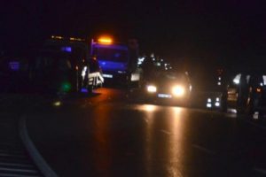 Gece yarısı feci olay! Kaza yapan araca &ccedil;arptı ve...