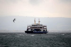 Kuzey Ege'de deniz ulaşımına fırtına engeli