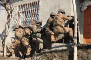 Ter&ouml;r operasyonunda 8 ş&uuml;pheli yakalandı