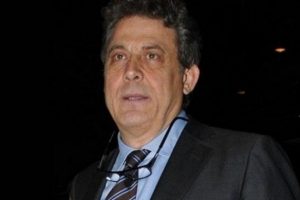 &Ouml;z kızına istismardan ceza alan medya patronuna soyadı davası