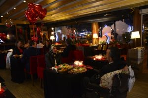 Bursa'da engelli &ccedil;iftler, Sevgililer G&uuml;n&uuml;'nde doyasıya eğlendi