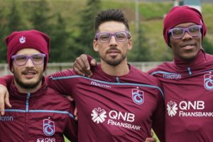 Trabzonsporlu futbolculardan 'Epilepsi İ&ccedil;in Bak' projesine destek