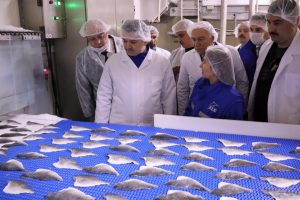 Pakdemirli: Su &uuml;r&uuml;nleri ihracatında 2023 i&ccedil;in 2 milyar dolarlık hedef koyduk