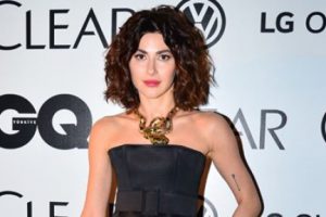 Nesrin Cavadzade'nin takılarına 2 koruma