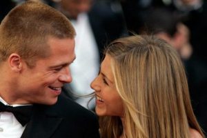 Brad Pitt'in Jennifer Aniston'ın evine hediye g&ouml;nderdiği iddia edildi