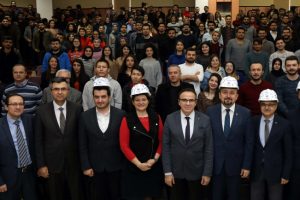 GA&Uuml;N int&ouml;rn &ouml;ğrencileri sahaya &ccedil;ıkıyor