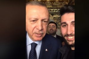 Cumhurbaşkanı Erdoğan, Bursalı gencin isteğini geri &ccedil;evirmedi!