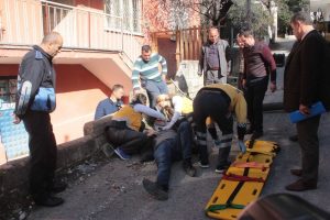 Metruk bina yıkımında g&ouml;r&uuml;nmez kaza