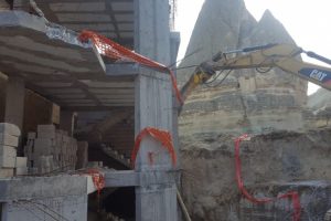 Peribacalarındaki inşaatın yıkımı tamamlandı