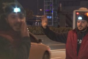 Trafikte şaşırtan g&ouml;r&uuml;nt&uuml;! S&uuml;r&uuml;c&uuml;leri b&ouml;yle uyardı