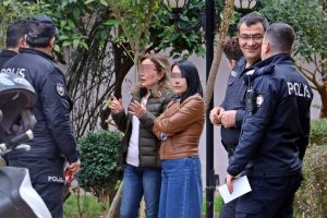 Boşanmak istediği eşinin evinden eşyalarını almaya gelince dehşeti yaşadı!