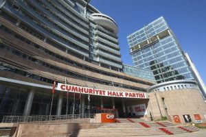 CHP'de 12 &uuml;yeden olağan&uuml;st&uuml; PM &ccedil;ağrısı