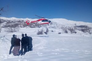 Dili boğazına ka&ccedil;tı, hastaneye ambulans helikopterle g&ouml;t&uuml;r&uuml;ld&uuml;