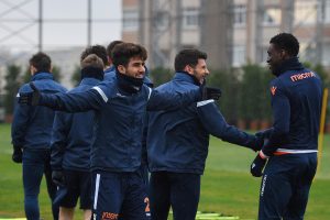Medipol Başakşehir'de Antalyaspor ma&ccedil;ı hazırlıkları s&uuml;r&uuml;yor
