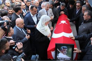 "Ozan Arif" son yolculuğuna uğurlandı