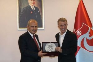 Bakan Turhan'dan Trabzonspor'a ziyaret