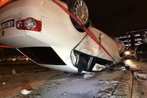 Bursa'da takla atan araç diğer araca çarparak durabildi: 4 yaralı