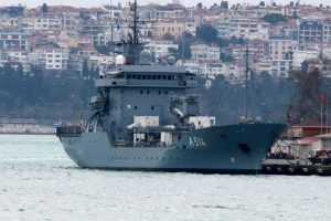 NATO'ya bağlı Alman ikmal gemisi Sarayburnu'nda demirledi