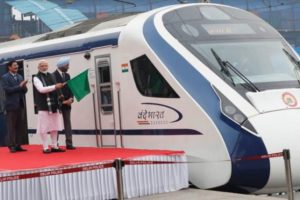 Hindistan'ın ilk hızlı treni h&uuml;srana uğradı