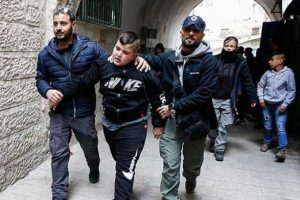 İsrail polisi Kud&uuml;s'te Filistinli aileyi zorla evinden &ccedil;ıkardı
