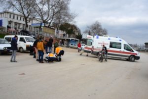 İki motosiklet kafa kafaya &ccedil;arpıştı