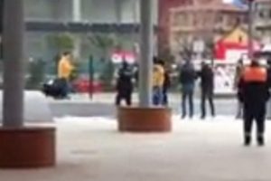 Akılalmaz olay! K&ouml;peğini insanlara saldırttı