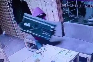 20 saniyede televizyon hırsızlığı kamerada