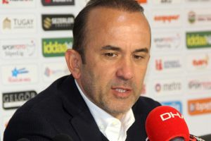 Mehmet &Ouml;zdilek basın toplantısında g&uuml;ld&uuml;rd&uuml;