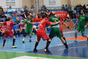 Nil&uuml;fer Belediyespor hentbolda evinde galip