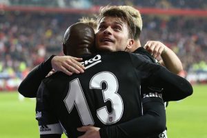 Beşiktaş'ın orta sahasından gole b&uuml;y&uuml;k katkı