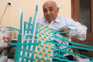 Ambalaj atıklarından 20 yıldır &ccedil;anta yapıyor