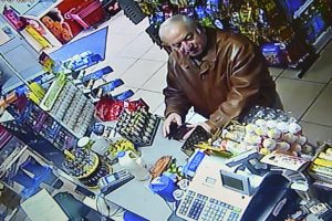 &Uuml;nl&uuml; katedrale Rusya bayrağı asıldı: 'İyi bir provokasyon'