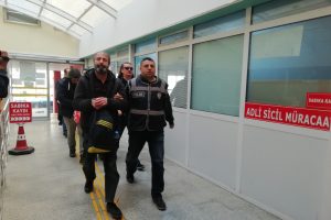 Sınavda kopya &ccedil;ektiği iddia edilen 6 şahıs adliyeye sevk edildi